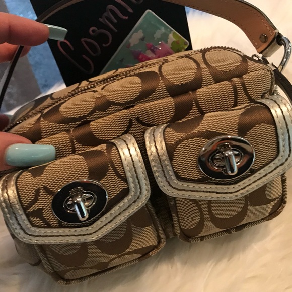 Authentic Coach mini bag with classic turnlocks! - Picture 5 of 8